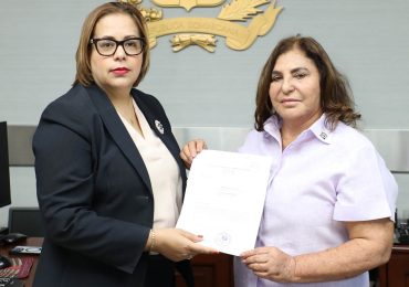 Diputada Jaque impulsa proyecto para garantizar medicamentos a pacientes con Parkinson y Alzheimer