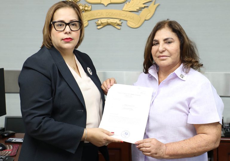 Diputada Jaque impulsa proyecto para garantizar medicamentos a pacientes con Parkinson y Alzheimer