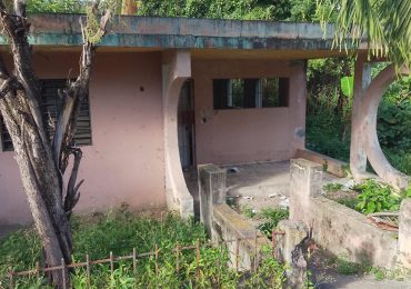 Dirigente comunitaria pide a INAPA retirar tuberías de su propiedad