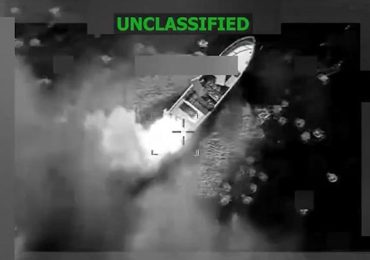 Video | EE.UU. ataca una lancha en el Pacífico y deja dos muertos y un sobreviviente