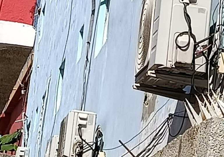 Edeeste detecta conexión ilegal soterrada en edificio de apartamentos en La Romana