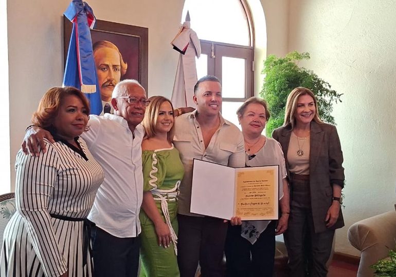 El Blachy es declarado Munícipe Distinguido de la Ciudad de Santo Domingo