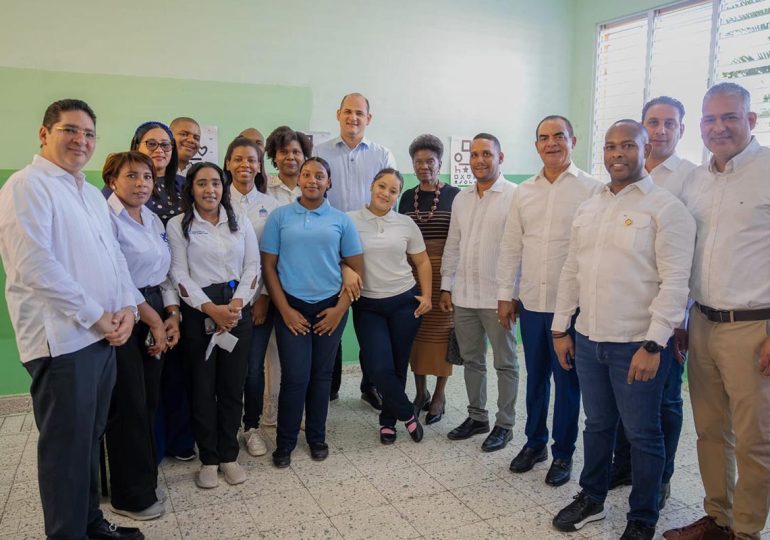 El INABIE beneficia a más de 700 estudiantes de Monte Plata en jornada de salud integral