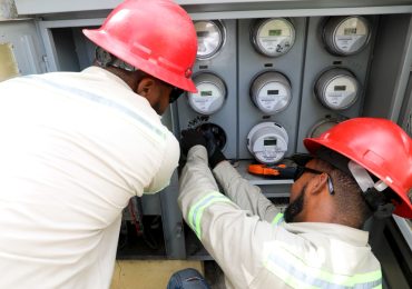 Edeeste intensifica acciones de normalización y desconexiones ilegales en sectores de SDE