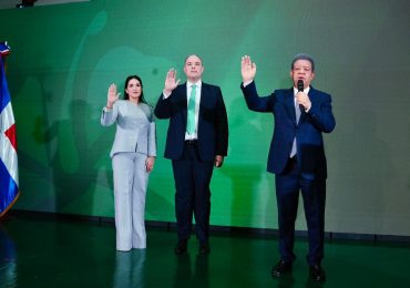 José del Castillo se juramenta como nuevo miembro de la Fuerza del Pueblo