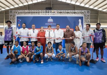 Raquel Peña encabeza entrega del remodelado Multiuso Municipal de Constanza