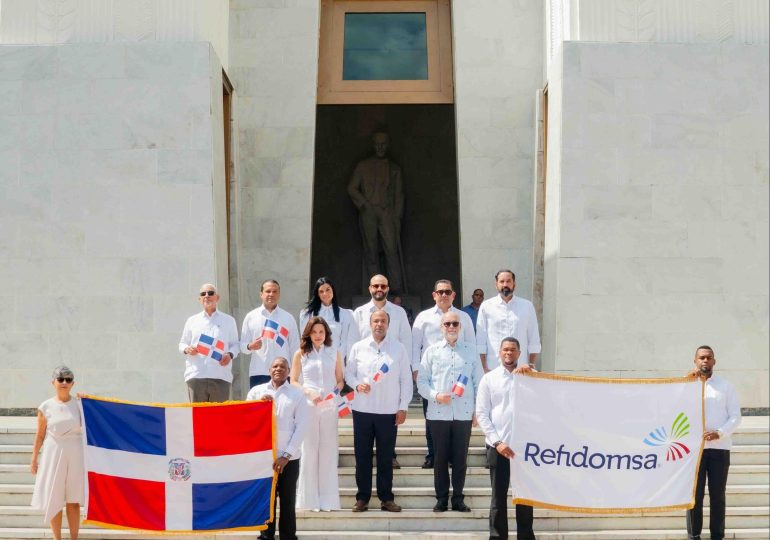 Refidomsa Rinde Honores a los Padres de la Patria