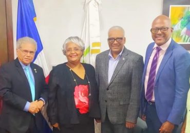 Un total de 1,502 nuevos médicos pensionados reciben aumento salarial