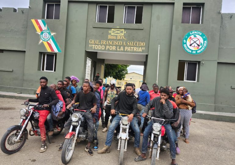 Video: Ejército detiene a 37 nacionales haitianos indocumentados que eran guiados por dos ciudadanos dominicanos en Dajabón