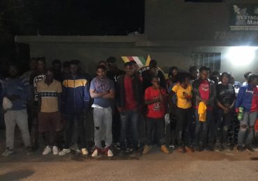 Un grupo de 32 nacionales haitianos indocumentados fue interceptado por el Ejército en zona boscosa de Montecristi