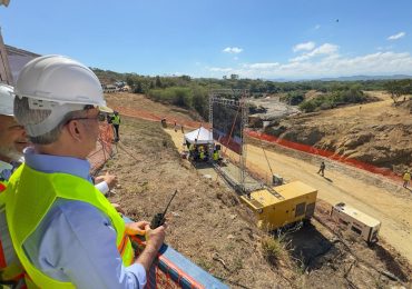 Abinader encabeza desvío definitivo del río Guayubín; presa Boca de los Ríos entra en su fase final