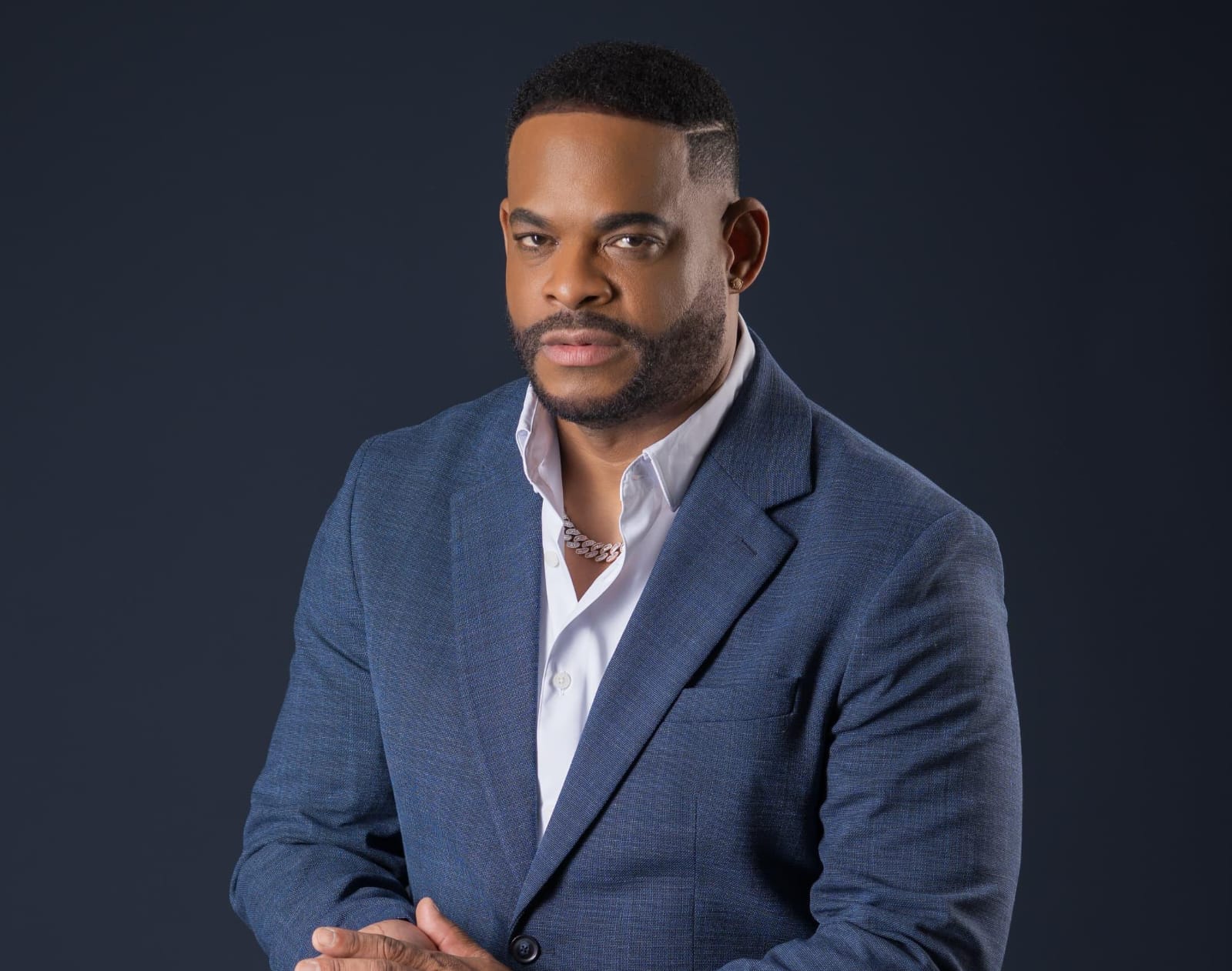 Equipo de Yiyo Sarante aclara situación migratoria y desmiente rumores de fraude