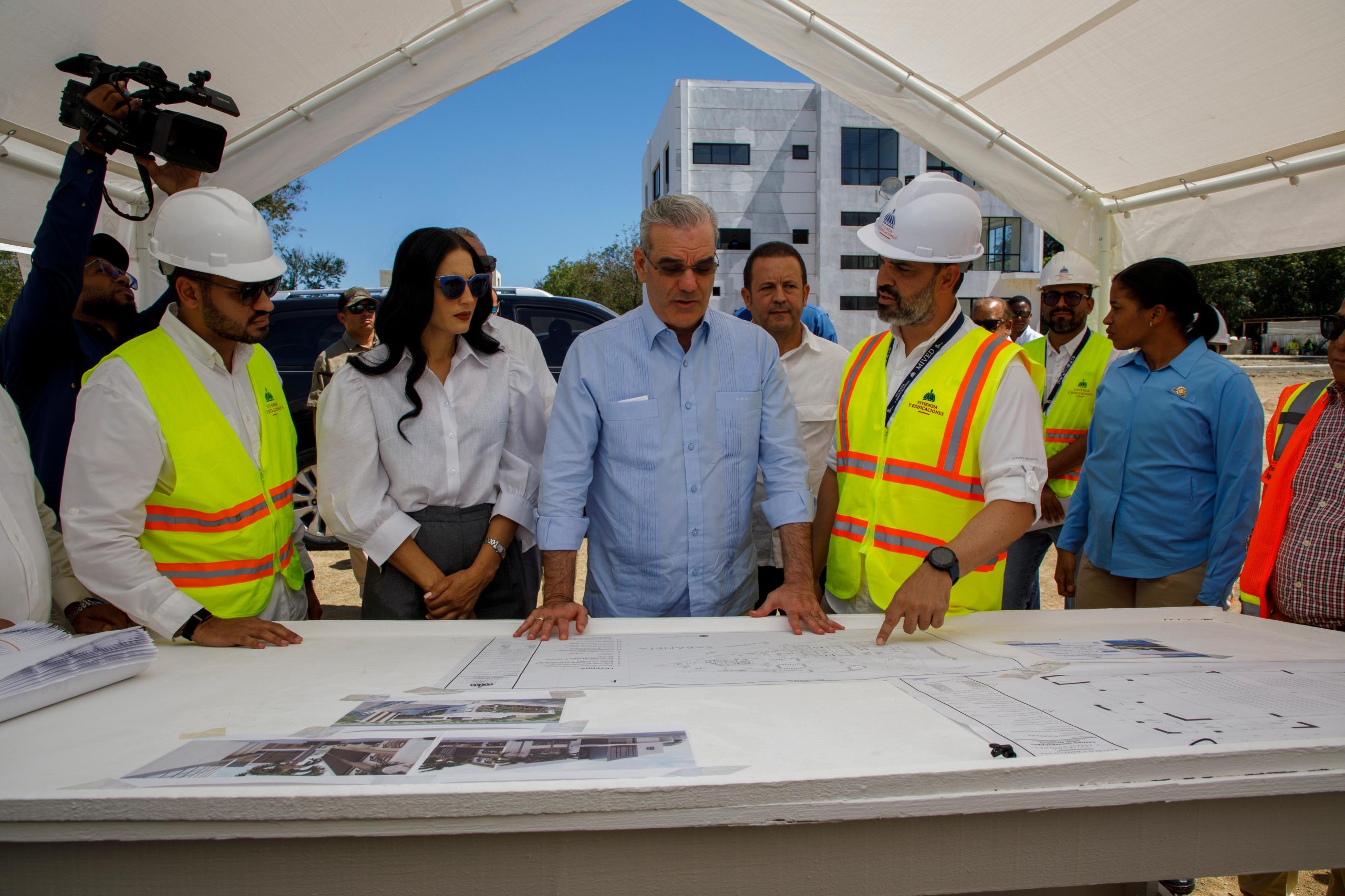 Abinader inaugura techados en los municipios de Villa Los Almácigos y Monción para impulsar el deporte y la sana recreación