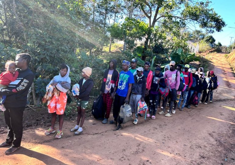 Ejército intercepta grupo de 25 indocumentados en una zona montañosa de Santiago Rodríguez