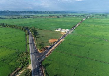 Presidente Abinader inaugura nueva carretera que comunica Villa Riva con la Autopista del Nordeste que beneficiará a más de 50 mil personas