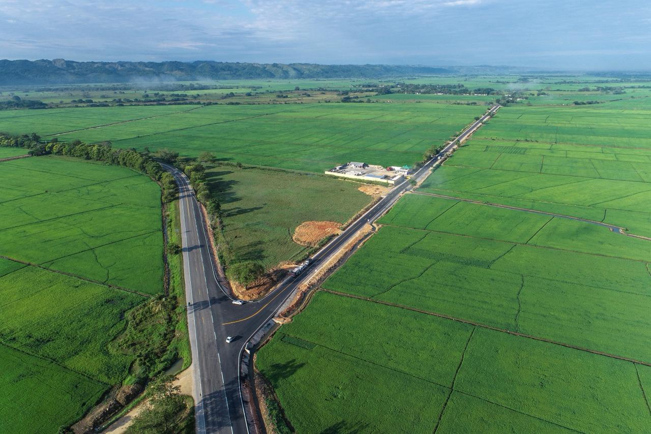 Presidente Abinader inaugura nueva carretera que comunica Villa Riva con la Autopista del Nordeste que beneficiará a más de 50 mil personas