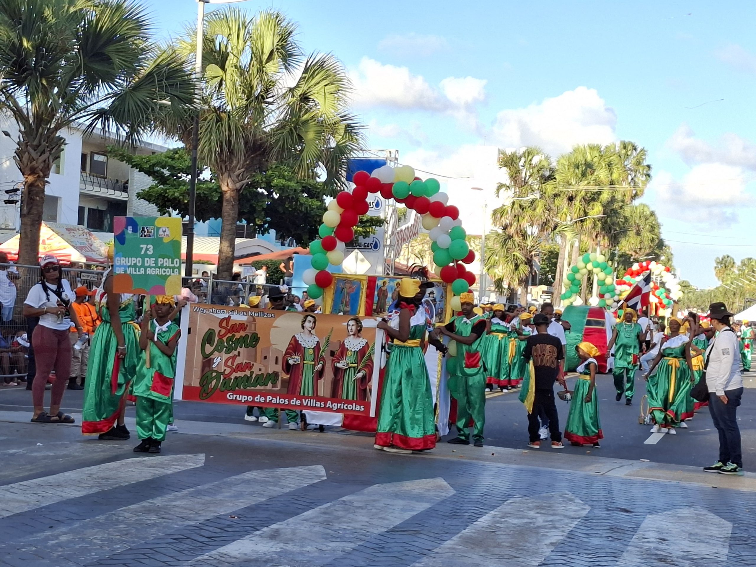 Carnaval del Distrito Nacional llena de alegría, color y tradición el malecón