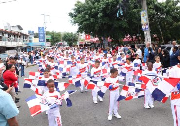 Colegio Crossover realiza su Vigésima Tercera Parada Patriótica en honor a Ramón Matías Mella