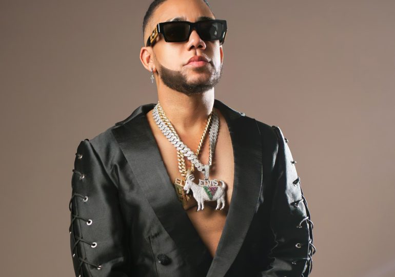 Elvis Martínez conquista Orlando tras una espera de 8 horas