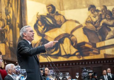 Presidente Abinader reitera en su gobierno no existen intocables ni privilegios frente a la ley y que la lucha contra la corrupción no es una declaratoria más; es su columna vertebral, su brújula moral inamovible