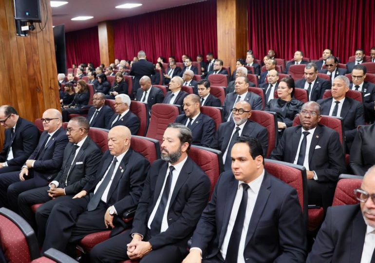 Abinader ordena al ERPP recuperar hasta el último centavo robado en actos de corrupción