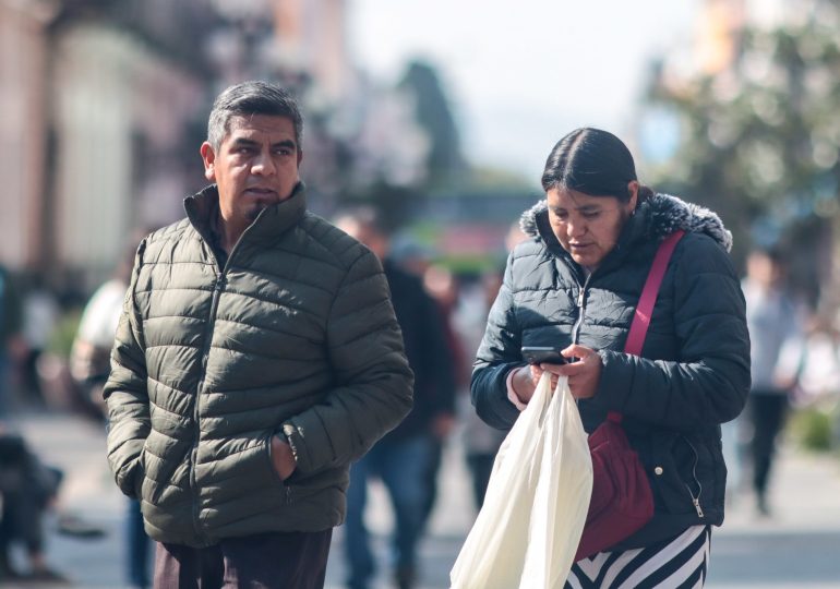 Prevén temperaturas frías y ráfagas de viento frecuentes en todo el país