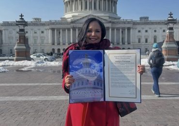 Video | Adalgisa Pantaleón recibe reconocimiento en el Congreso de Estados Unidos por su trayectoria artística