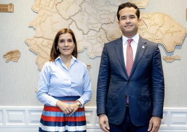 Omar Fernández se reúne con la embajadora Leah Francis Campos para fortalecer cooperación bilateral