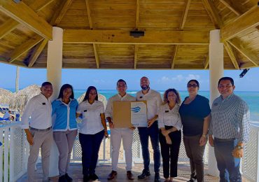 Grand Sirenis Punta Cana renueva bandera azul por décimo año consecutivo