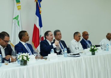 Video | Leonel juramenta en la FP al expresidente del PLD en Licey al Medio y a decenas de dirigentes más