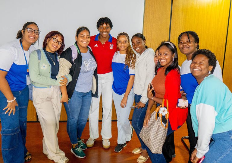 Marileidy Paulino deja ver su lado humano frente a estudiantes y colaboradores del ISFODOSU