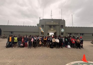 Video | Miembros del Ejército detienen a 66 indocumentados en Loma de Cabrera