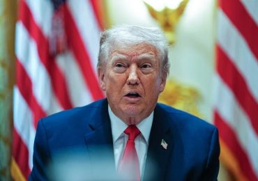 Donald Trump arremete contra los premios Grammy y amenaza con demandar a Trevor Noah