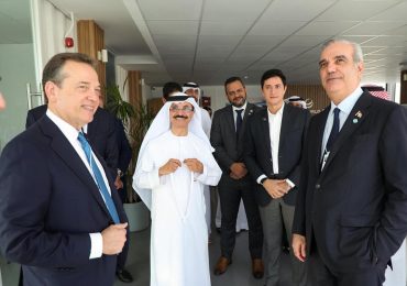 Presidente Abinader se reúne con el líder global de DP World para consolidar a República Dominicana como centro logístico y de inversión regional