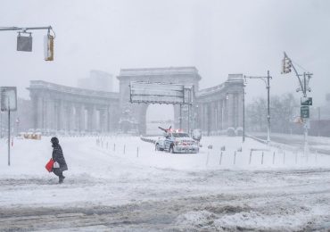 Potente tormenta paraliza el noreste de EE.UU. y deja a Nueva York bajo una nevada récord