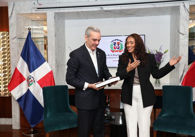 Video | Presidente Abinader comparte con la comunidad dominicana en Emiratos Árabes Unidos