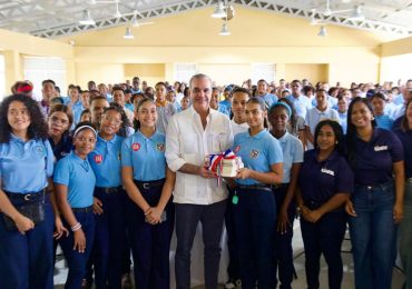 Presidente Abinader inaugurará centros educativos, un puente y ampliación de acueducto en Azua