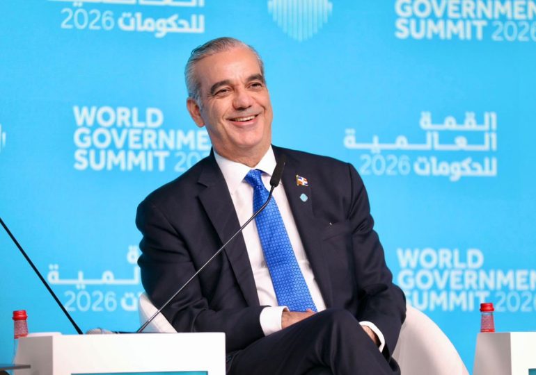 Presidente Luis Abinader regresó al país tras exitosa jornada en Emiratos Árabes Unidos