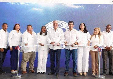 Presidente Luis Abinader y director del INAPA, Wellington Arnaud, inauguran obras en Azua