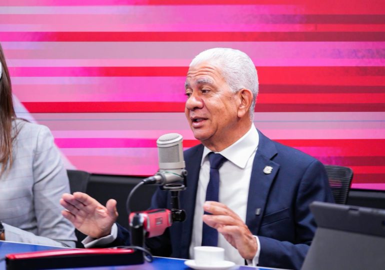 Presidente del Senado apoya fusión MINERD–MESCYT para eficientizar recursos