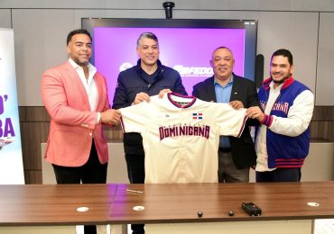 Arajet firma como línea oficial de los equipos nacionales de la Federación Dominicana de Béisbol