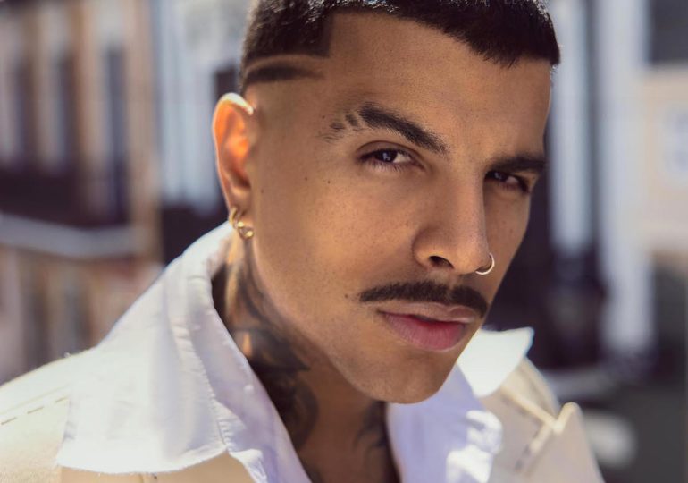 Rauw Alejandro debutará como actor en la película de Guy Ritchie 'Viva La Madness'