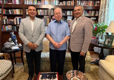 Titular del Servicio Nacional de Salud resalta compromiso con la salud durante encuentro con Pepín Corripio