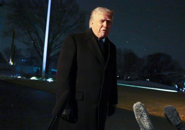 Trump dice que no pedirá disculpas por video que muestra a los Obama como simios