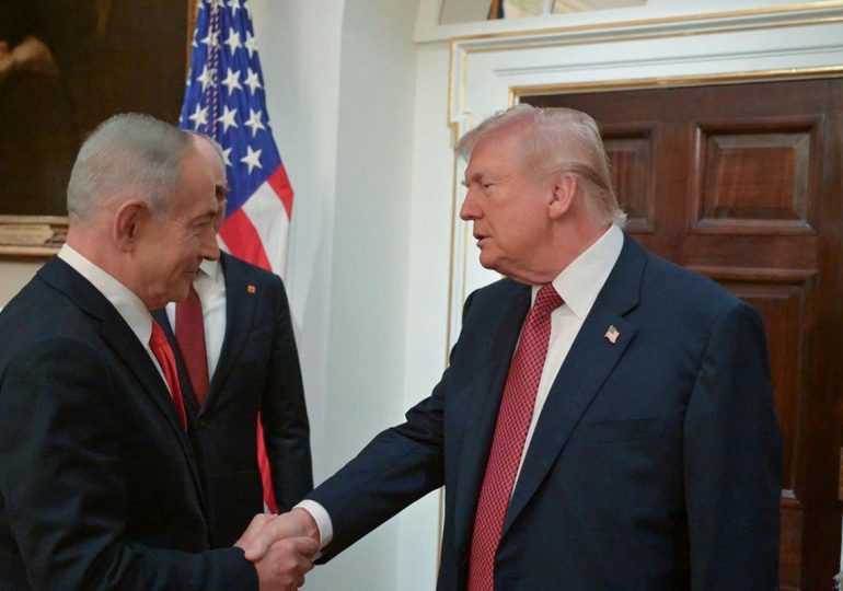 Trump se reúne con Netanyahu y le dice que prefiere una solución negociada con Irán