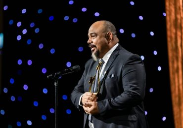 Martín Alcántara, un locutor dominicano premiado en el mundo y rumbo al Soberano