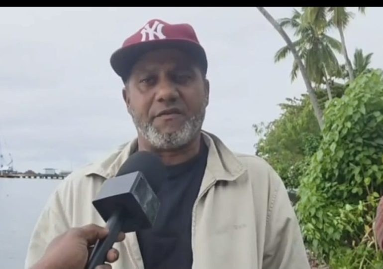 Trabajadores exigen pago adeudado por constructora en Arroyo Barril, Samaná