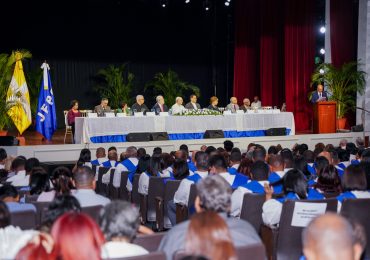 Hipólito Mejía pide a jóvenes enriquecer sus conocimientos para enfrentar los desafíos del futuro que nos espera