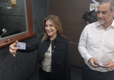 "El proceso de entrega de la nueva cédula de identidad y electoral fue muy fácil, seguro y bien dirigido", destaca Carolina Mejía