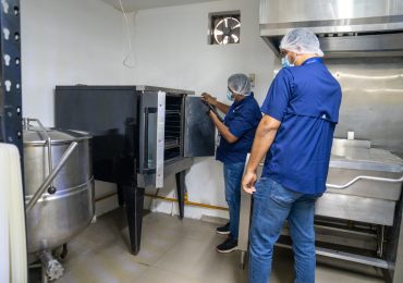 INABIE refuerza transparencia en licitaciones del almuerzo escolar con el uso de equipos tecnológicos